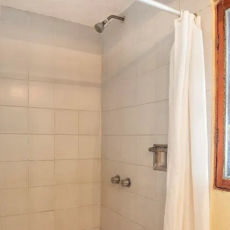 Collection O Hotel Mocambo, Boca Del Rio Veracruz Exterior photo A shower with a shower curtain
